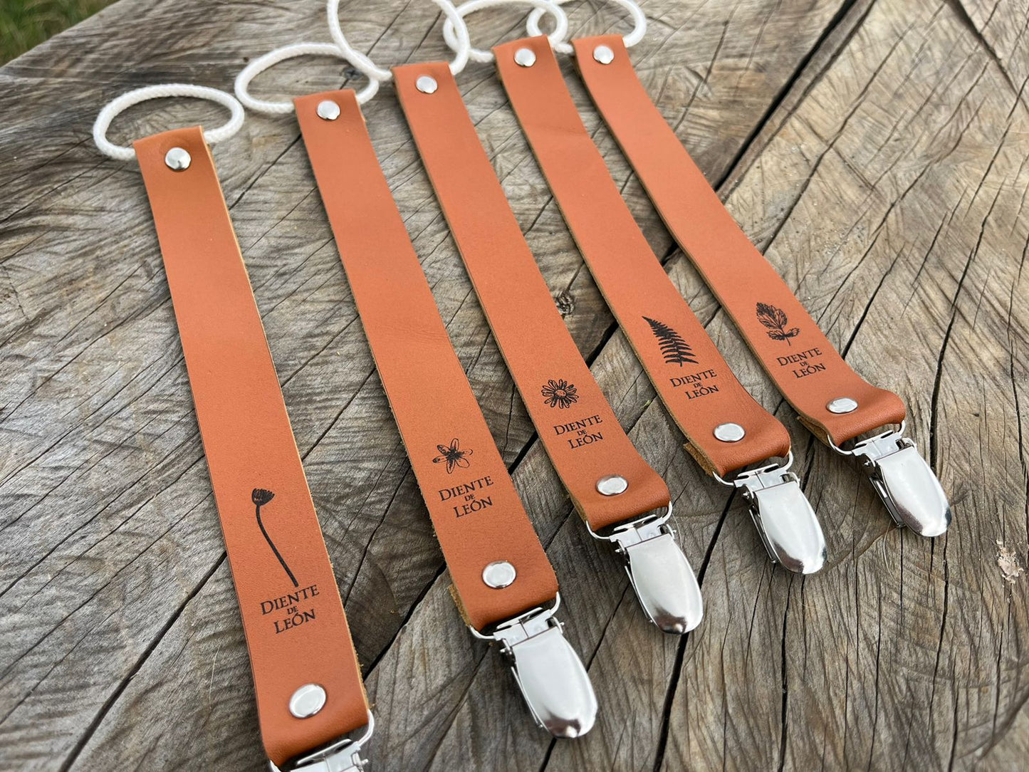 Portachupete de cuero flora