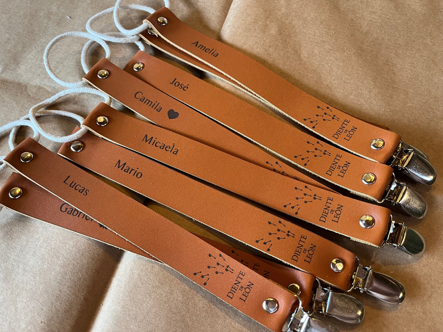 Portachupete de cuero personalizado