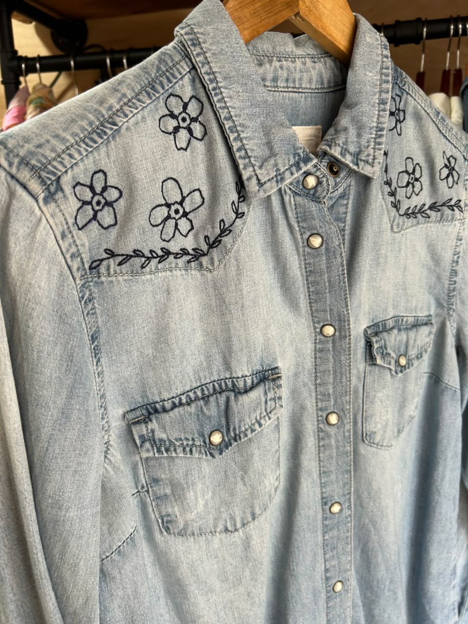 Camisa jeans bordada