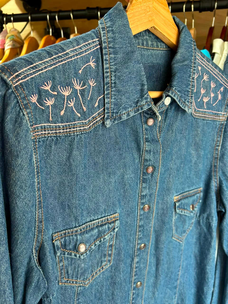 Camisa jeans bordada